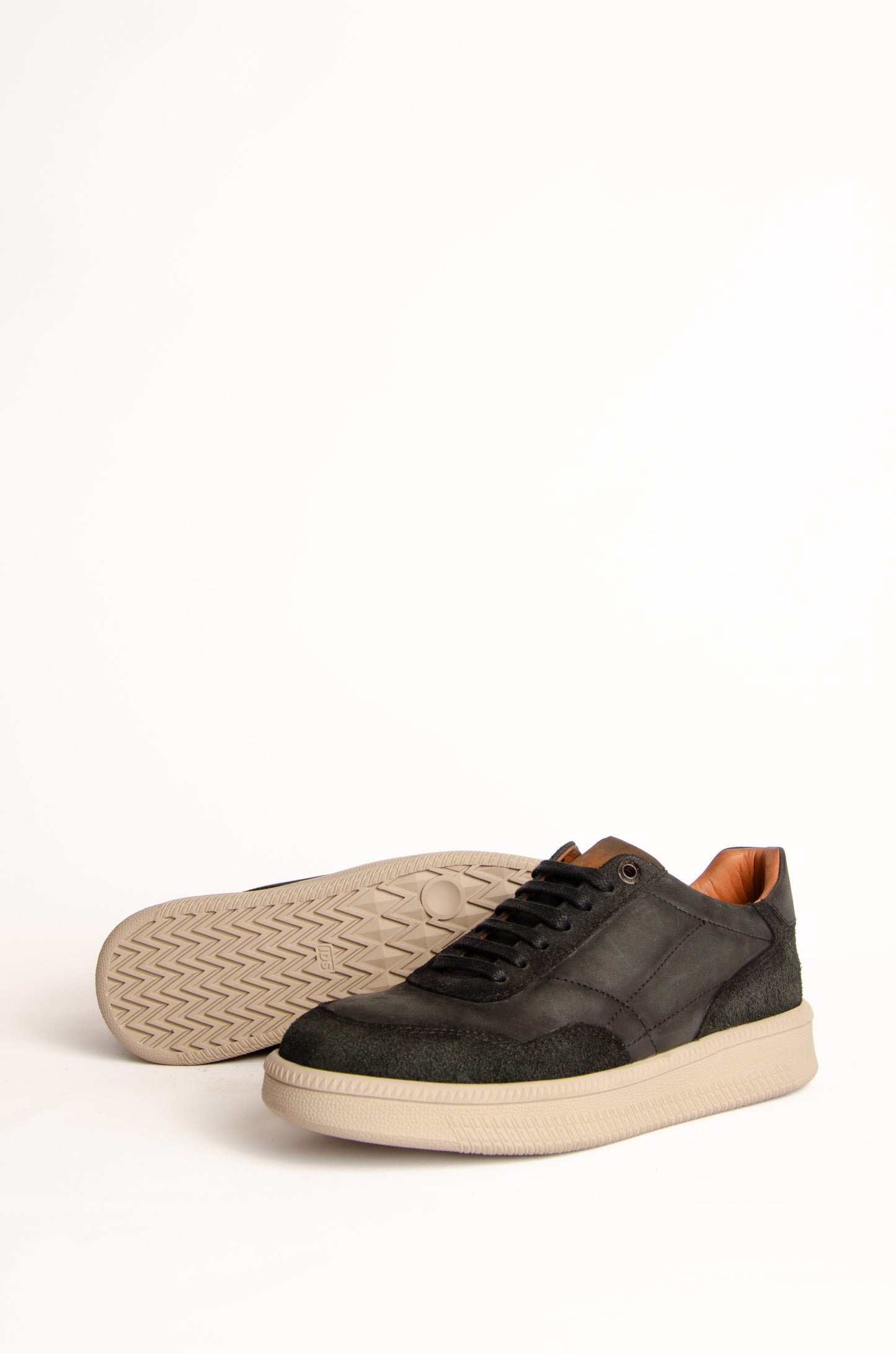 Zapatilla Cesare Negro