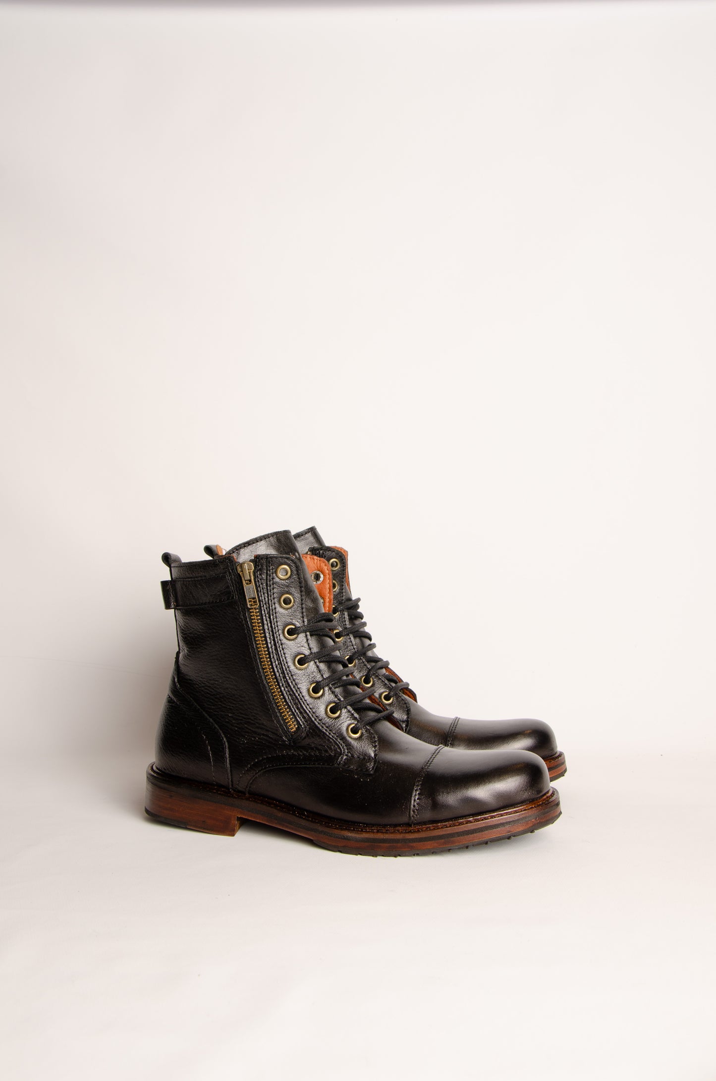 Borcego Ferruccio Negro