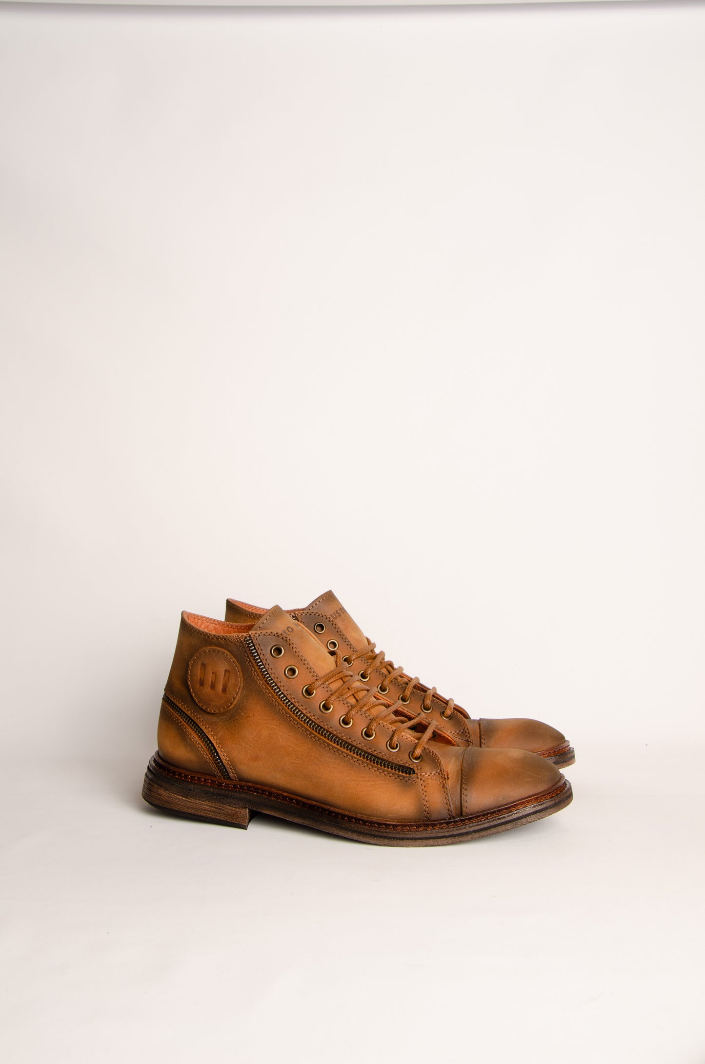 Bota Isidoro Suela